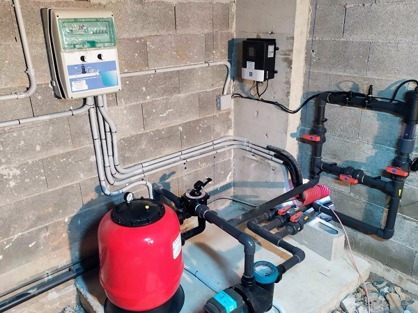 Electrólisis salina Manacor-Mallorca, piscina de sal, bomba dosificadora ph liquido,